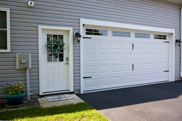 24/7 Emergency Garage Door Panel Replacement experts in Village Green-Green Ridge, PA